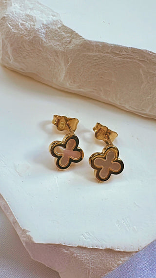 9KT YG  MOTHER OF PEARL EARRINGS GR044