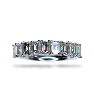 18 Kt White Gold and Diamond Ring