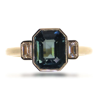 18 Kt Yellow Gold Teal Sapphire and Diamond Ring