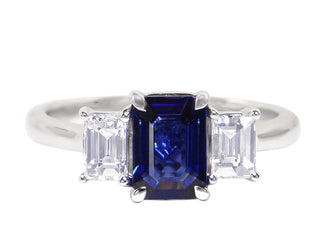 18 Kt White Gold Sapphire Ring