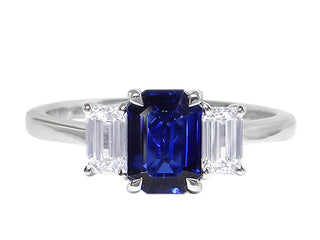 18 Kt White Gold Sapphire Ring