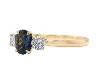 18KT YG TEAL SAPPHIRE AND DIAMOND RING.