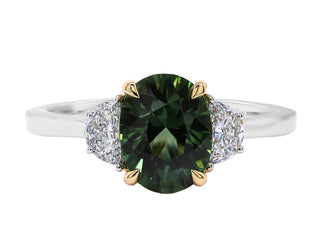 18KT WYG GREEN TOURMALINE AND DIAMOND RING.