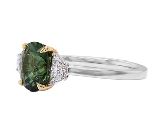 18KT WYG GREEN TOURMALINE AND DIAMOND RING.