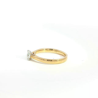 18K YELLOW GOLD WHITE HEAD DIAMOND ENGAGEMENT RING