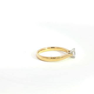 18K YELLOW GOLD WHITE HEAD DIAMOND ENGAGEMENT RING