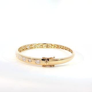 18K YELLOW GOLD DIAMOND BANGLE