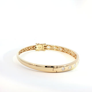 18K YELLOW GOLD DIAMOND BANGLE