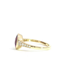 9KT YELLOW GOLD AMETHYST DIAMOND RING