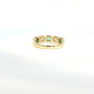 18K YELLOW GOLD EMERALD DIAMOND RING